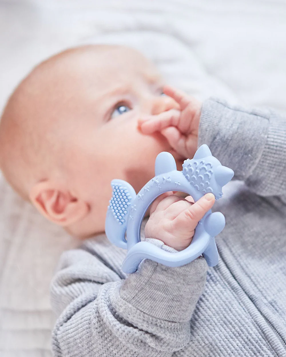 b.box Silicone Wrist Teether-Lightweight & Easy to Grasp-Textures Gently Massage Sore Gums-Lullaby Blue-3M+ - Image 6