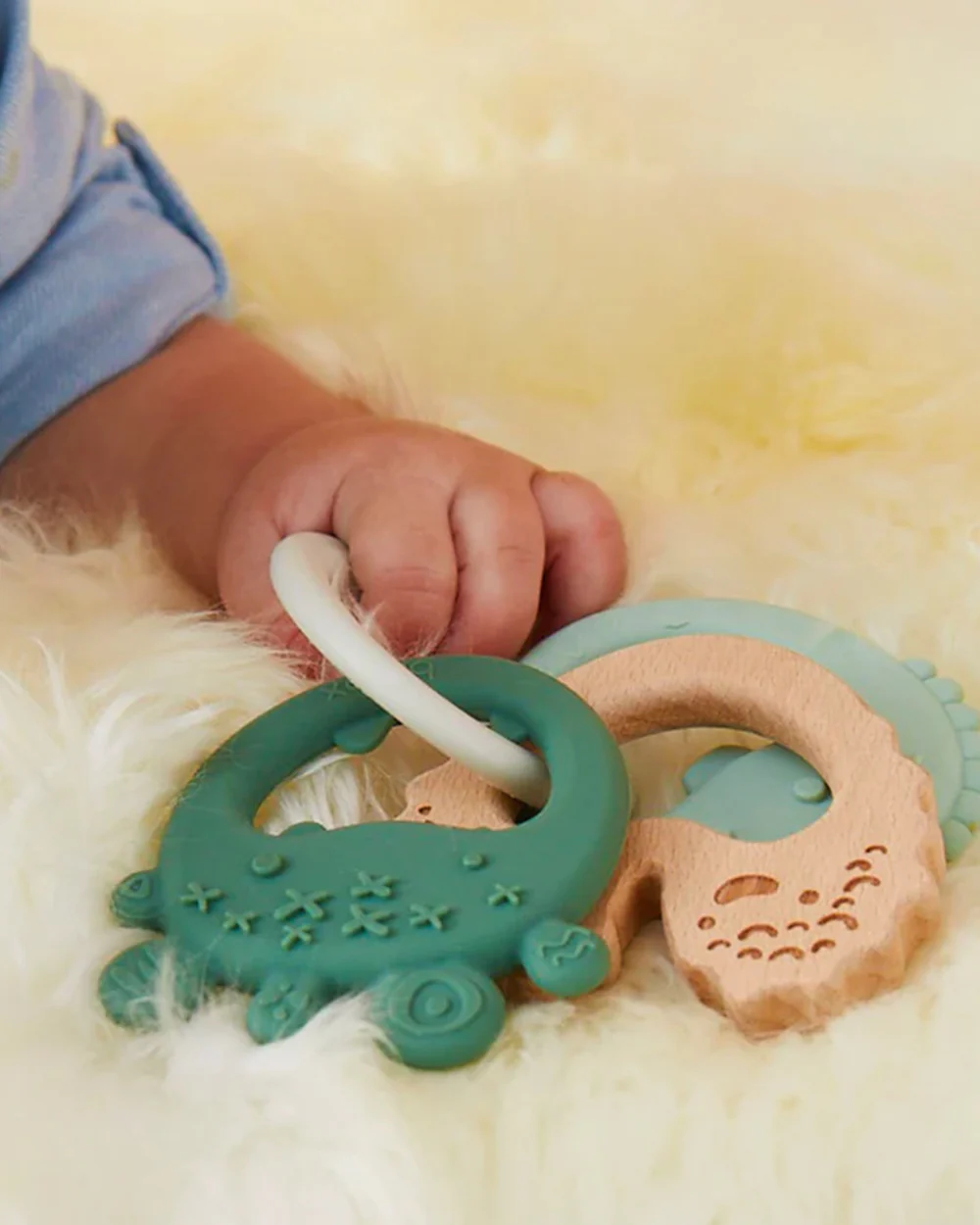 b.box Trio Teether-With Three Textured Teethers-Made of Soft Silicone, Hard Silicone & Beechwood-Supports Sensory Development & Gum Relief-Lullaby Blue-3M+ - Image 4