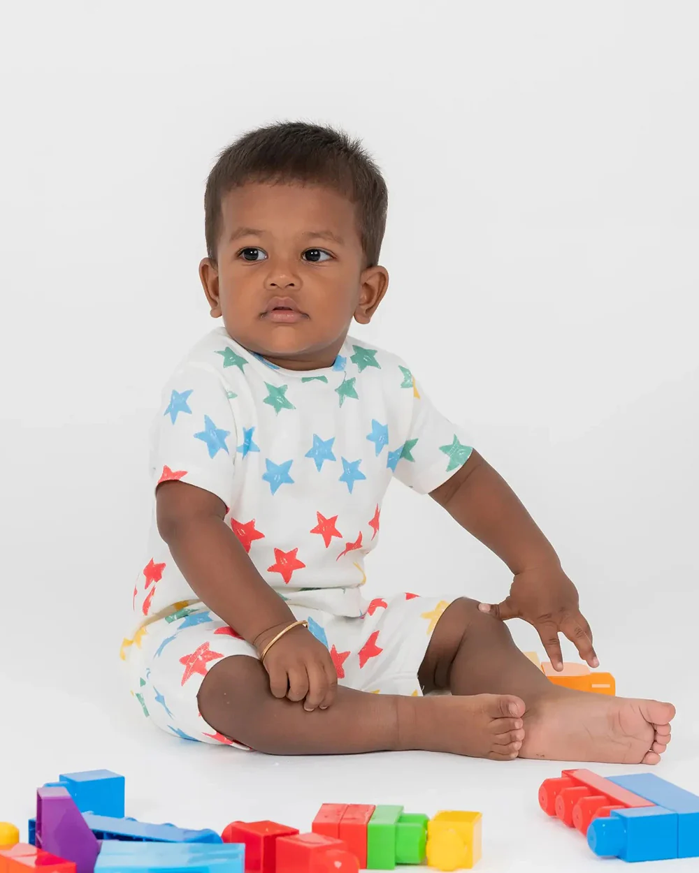 BeeLittle White T-shirt & Shorts-Stars in Hue-Organic Cotton-For Infants - Image 4