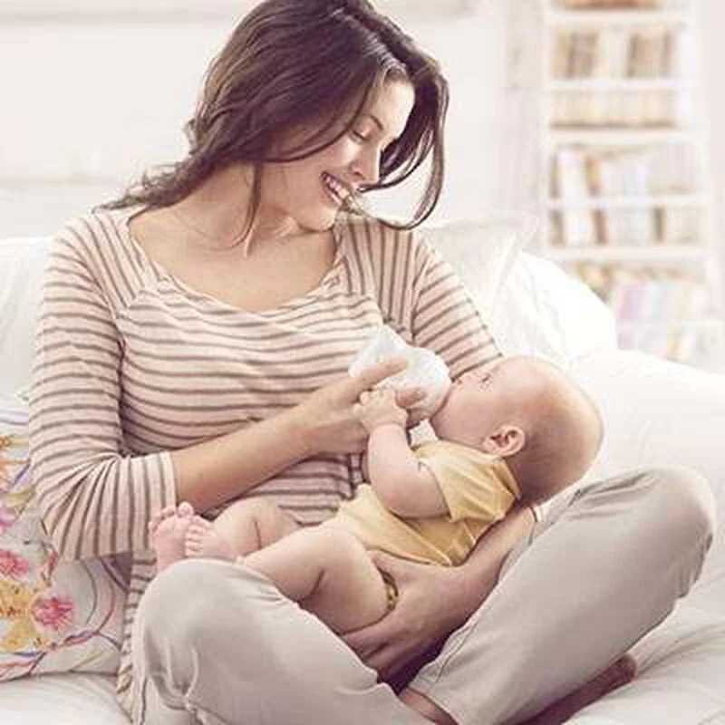 Chicco NaturalFeeling Teat-Exclusive Angled Teat-Anti Colic Effect-2M+-Medium Flow-Feeding Bottle Nipple - Image 5