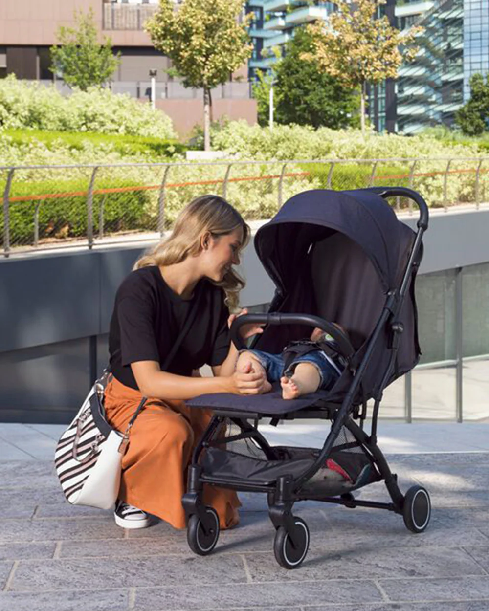 Chicco TrolleyMe Lightweight Baby Stroller-Travel Friendly-One Hand Fold-Pram for 0M+ (Upto 15 Kg)-Stone Black - Image 18