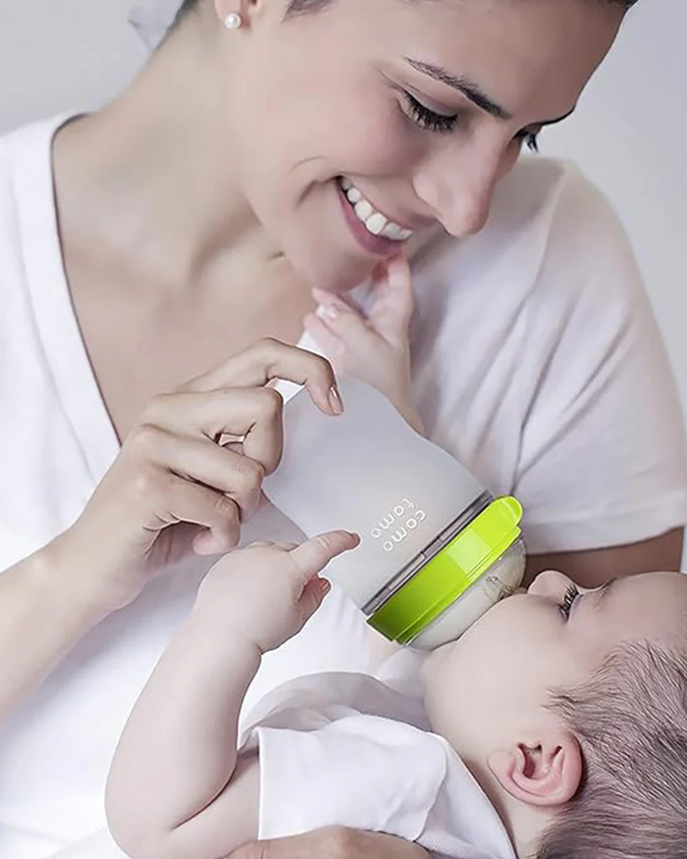 Comotomo Wide Neck Silicone Feeding Bottle-Global Award Winner-With Medium Flow Nipple-3 to 6M-Pack of 2-Dual Anti Colic Vent-250 ml-Green - Image 3