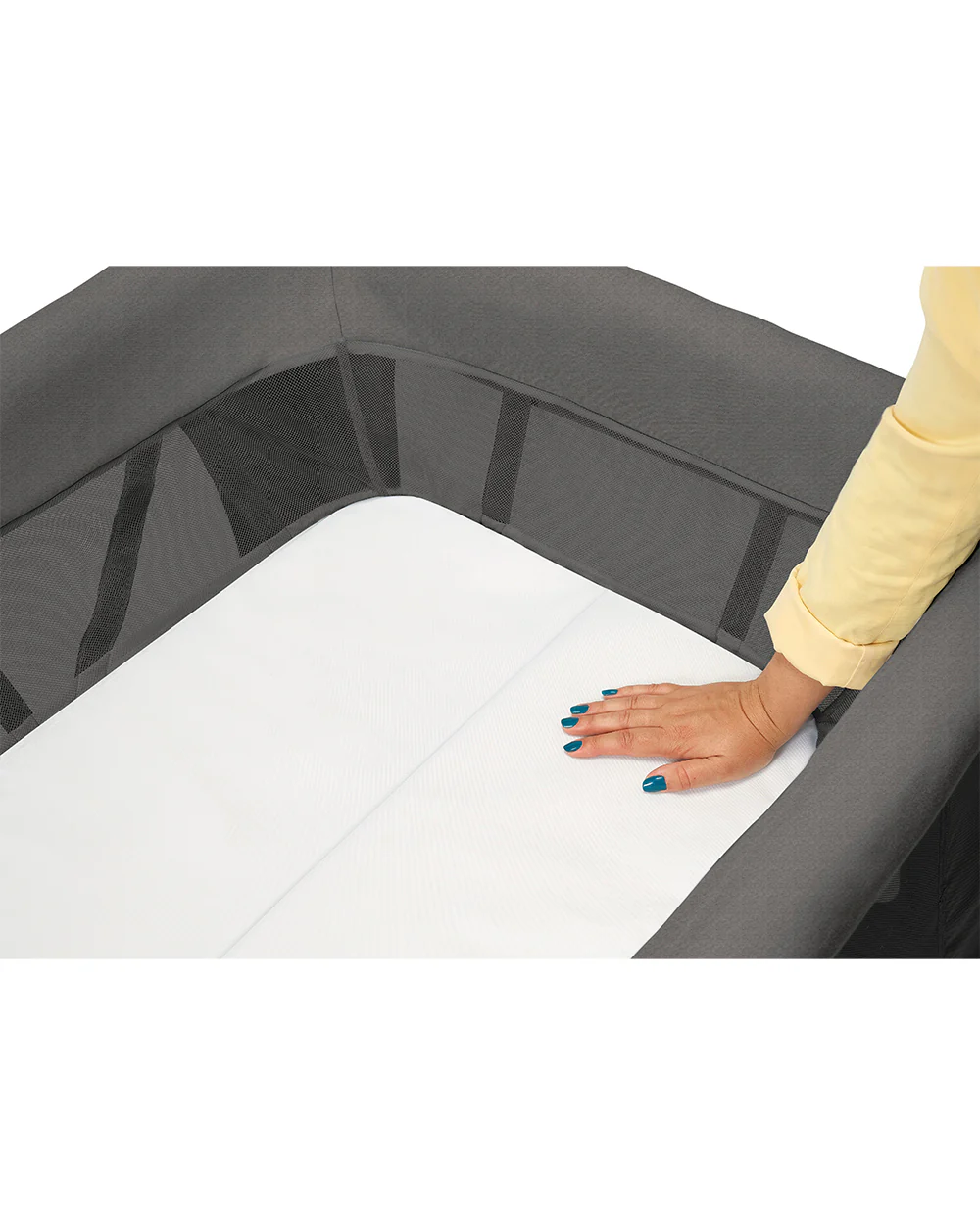 Maxi Cosi Swift 3-in-1 Bassinet, Travel Cot & Playpen-Lightweight & Easy One-second Fold-With Unique Two Stage Mattress & Includes Travel Bag-For 0 to 3.5Y (Upto 15Kg)- Beyond Graphite - Image 7