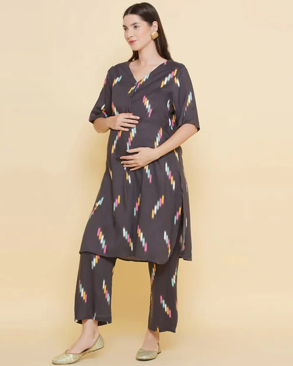 Mine4Nine Grey Maternity Nursing Kurta Set-Printed-Rayon-V Neck-Bump Friendly - Image 3