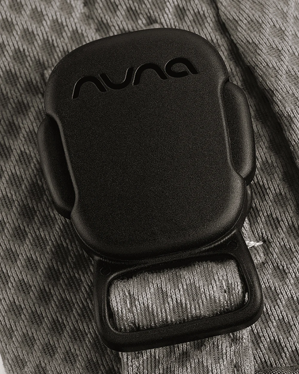 Nuna Cudl Deux Baby Carrier-4 Carrying Positions-Interchangeable Mesh & Cotton Panels For All Weather Comfort-Includes Storage Bag, 2 Bibs, Wristlest Pouch & Harness Covers-For 0 to 3Y (3.5 to 16 Kg)-Shadow - Image 11