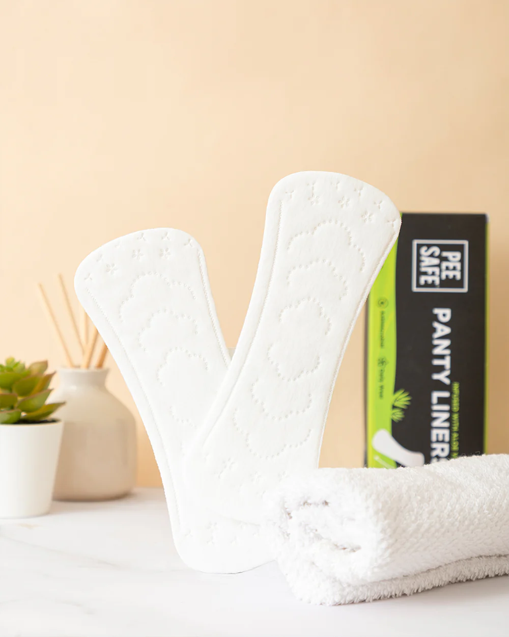 PEESAFE Panty Liners-185mm-For Spotting & Light Flow-Antimicrobial-Infused With Aloe Vera - Image 2