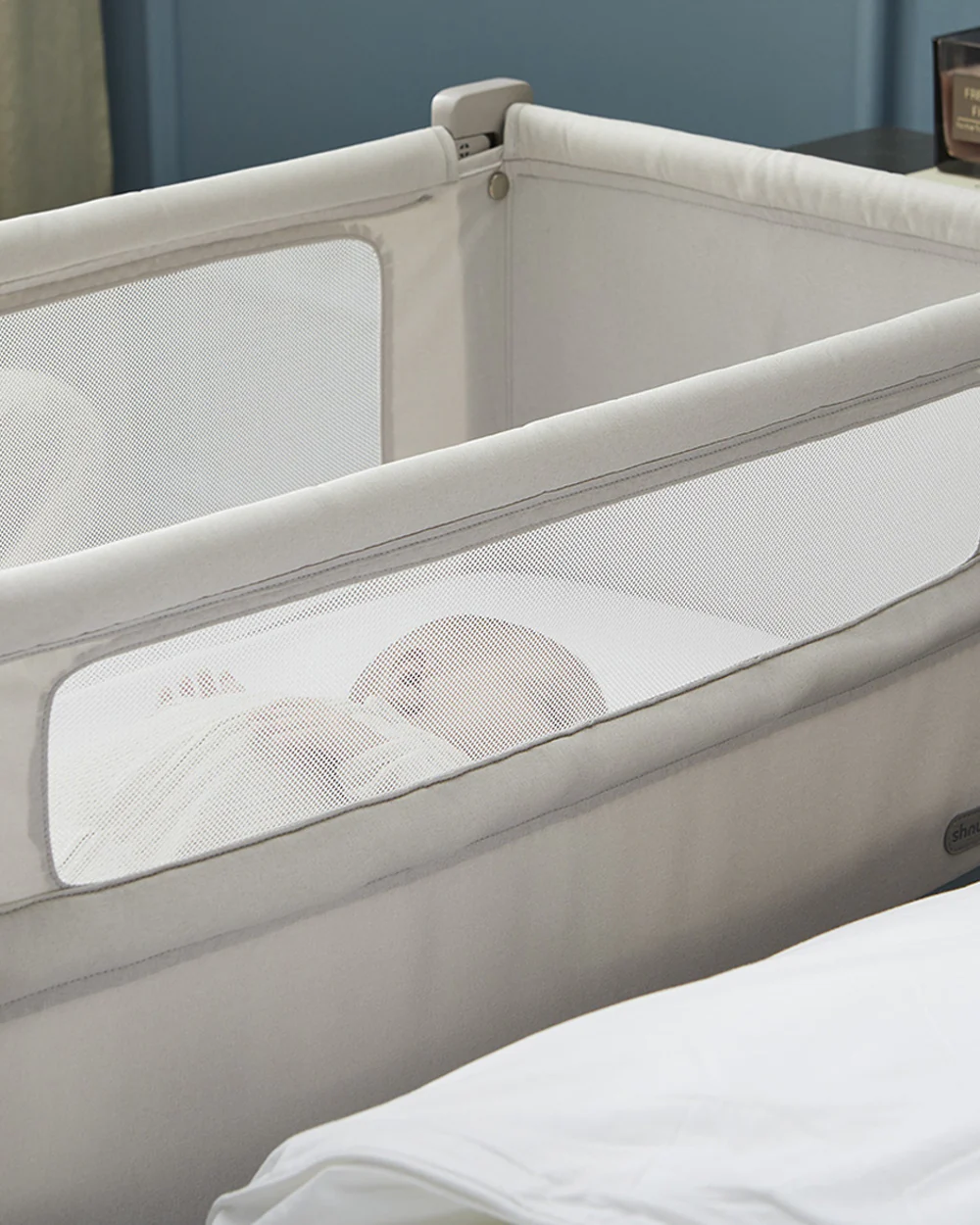 Shnuggle Air Lite Bedside Crib-With Firm, Hypoallergenic Mattress & Hammock Storage-Incline Option For Colic & Reflux-6 Positions Adjustable Height-Both Side Mesh Panels-For 0 to 6M (9 Kg)-Grey - Image 7