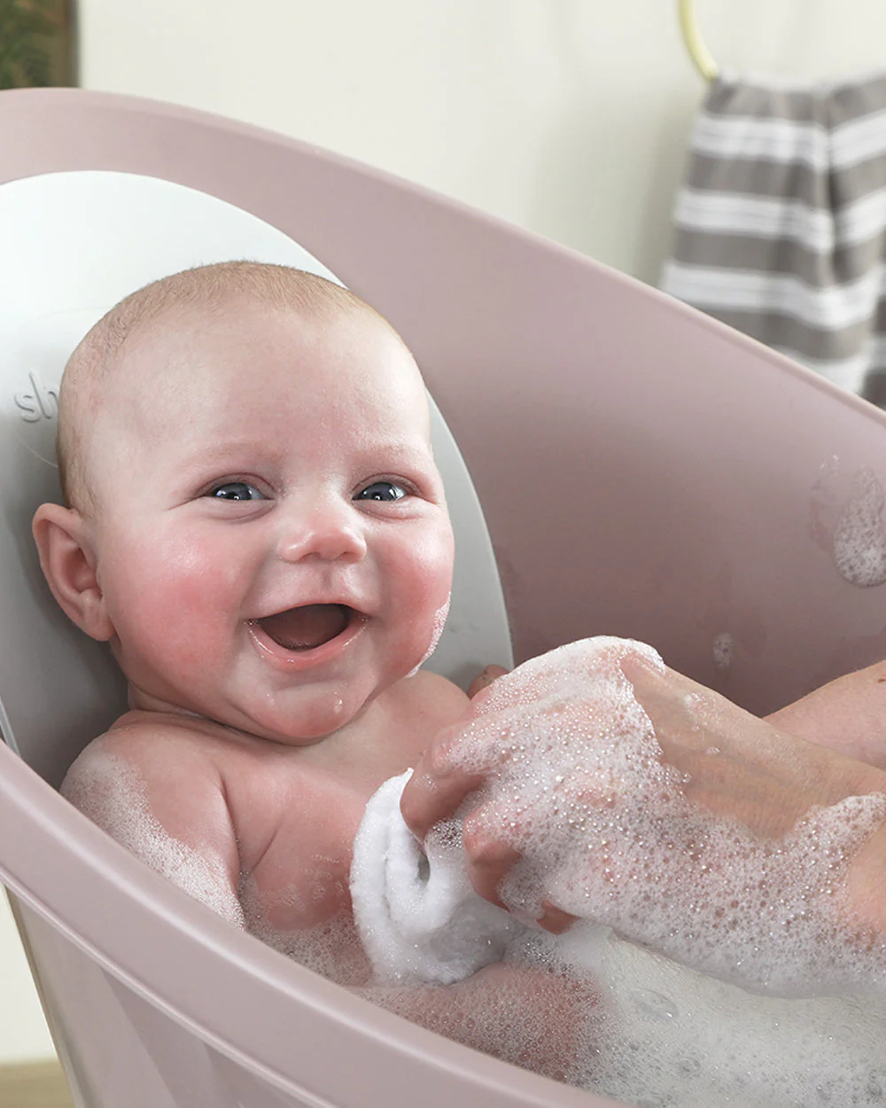 Shnuggle Newborn Bath Tub with Bath Stand-0 to 12M-White & Grey - Image 9