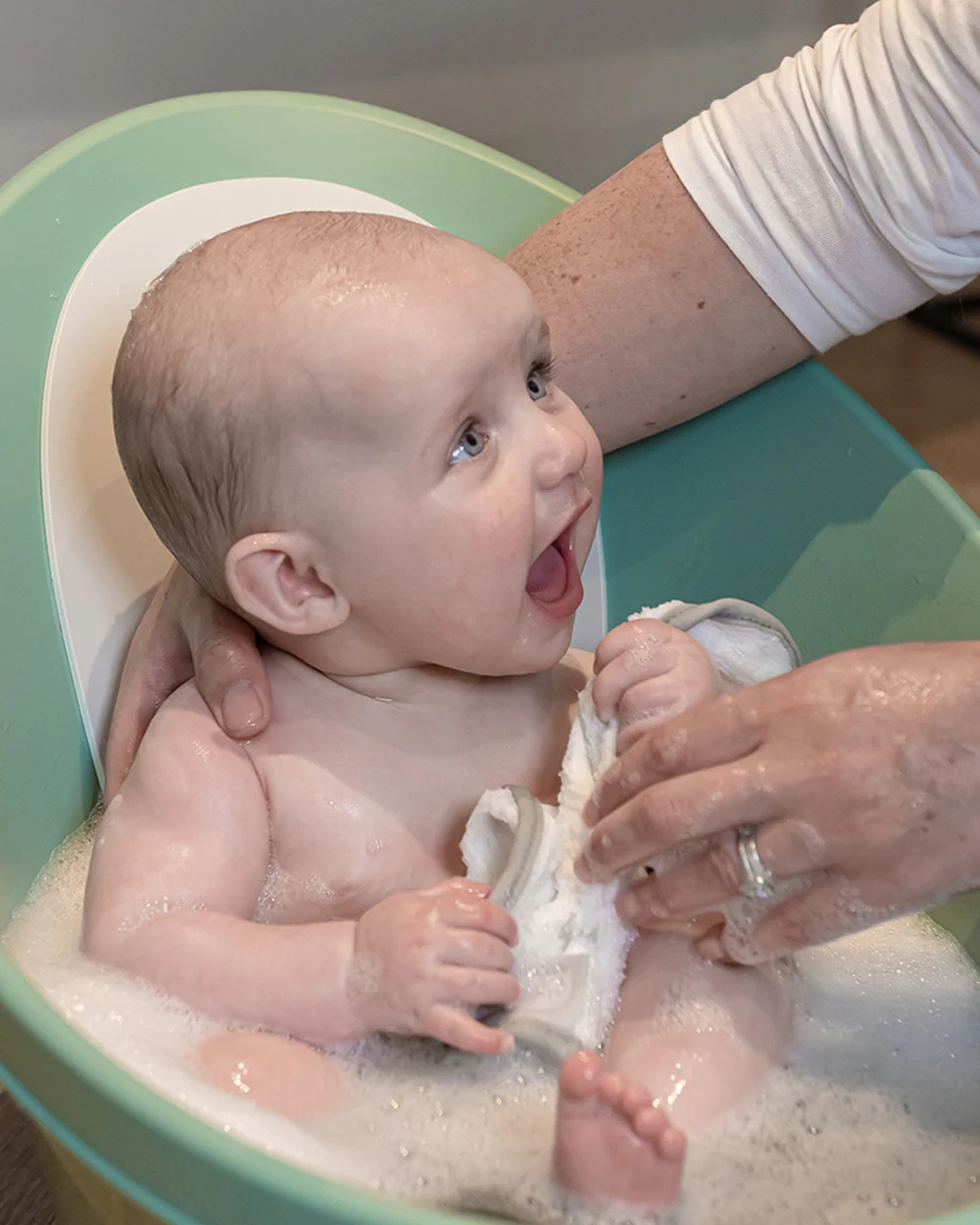 Shnuggle Newborn Bath Tub-With Bum Bump Support-Soft Foam Backrest & Non-Slip Base-BPA Free-0 to 12M-Pebble Grey - Image 11