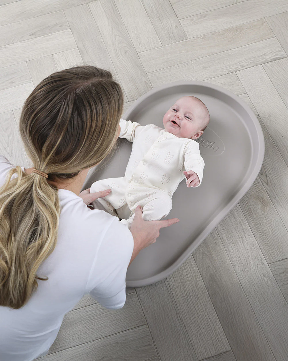 Shnuggle Newborn Bath Tub with Diaper Changing Mat & Bath Jug-0 to 12M-Blossom - Image 21