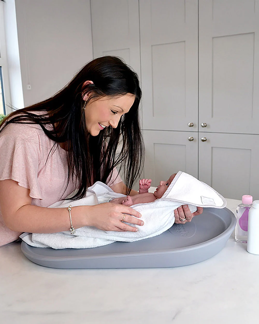 Shnuggle Newborn Bath Tub with Diaper Changing Mat & Bath Jug-0 to 12M-Taupe - Image 39