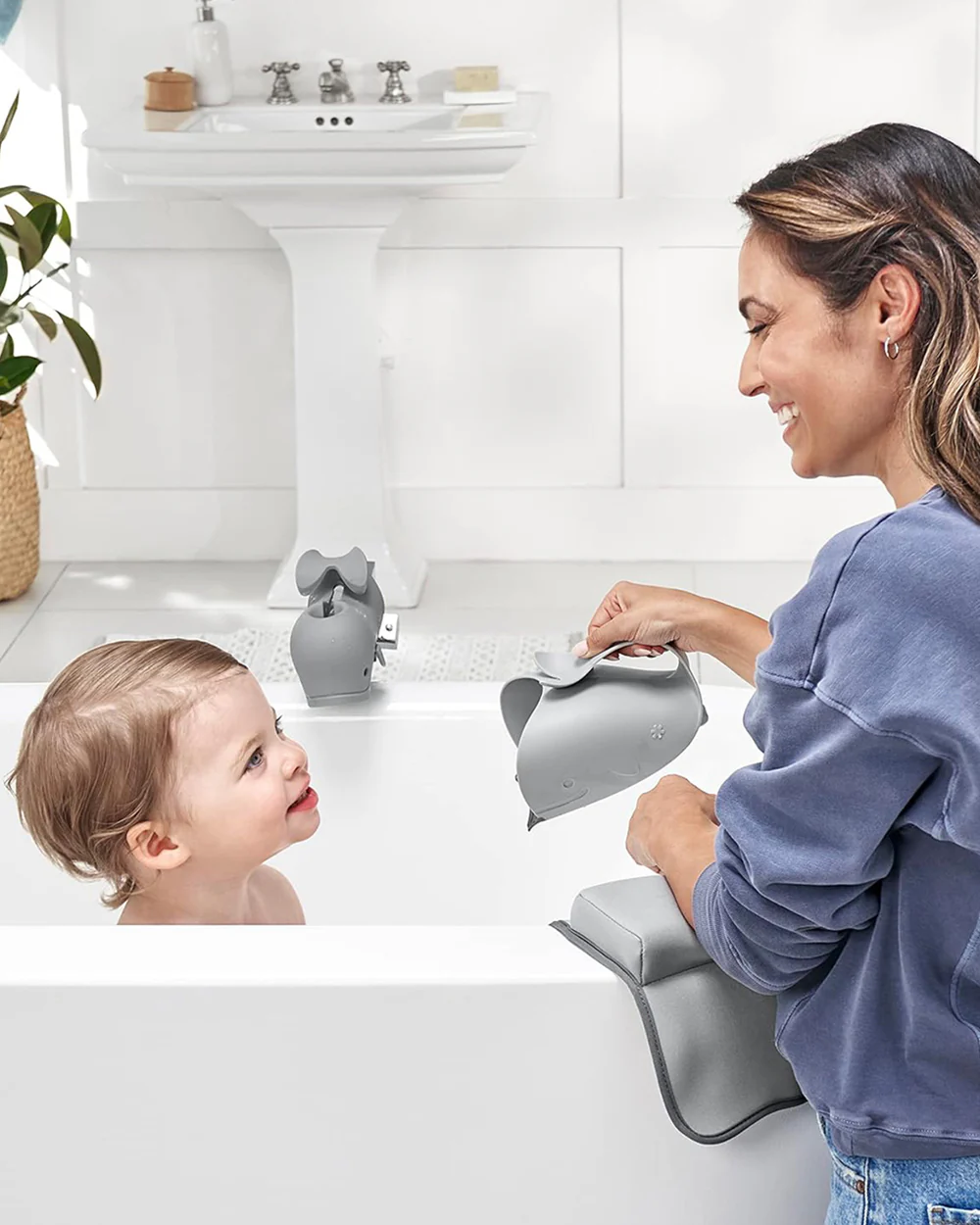 Skip Hop Moby Waterfall Baby Bath Rinser-Grey - Image 7
