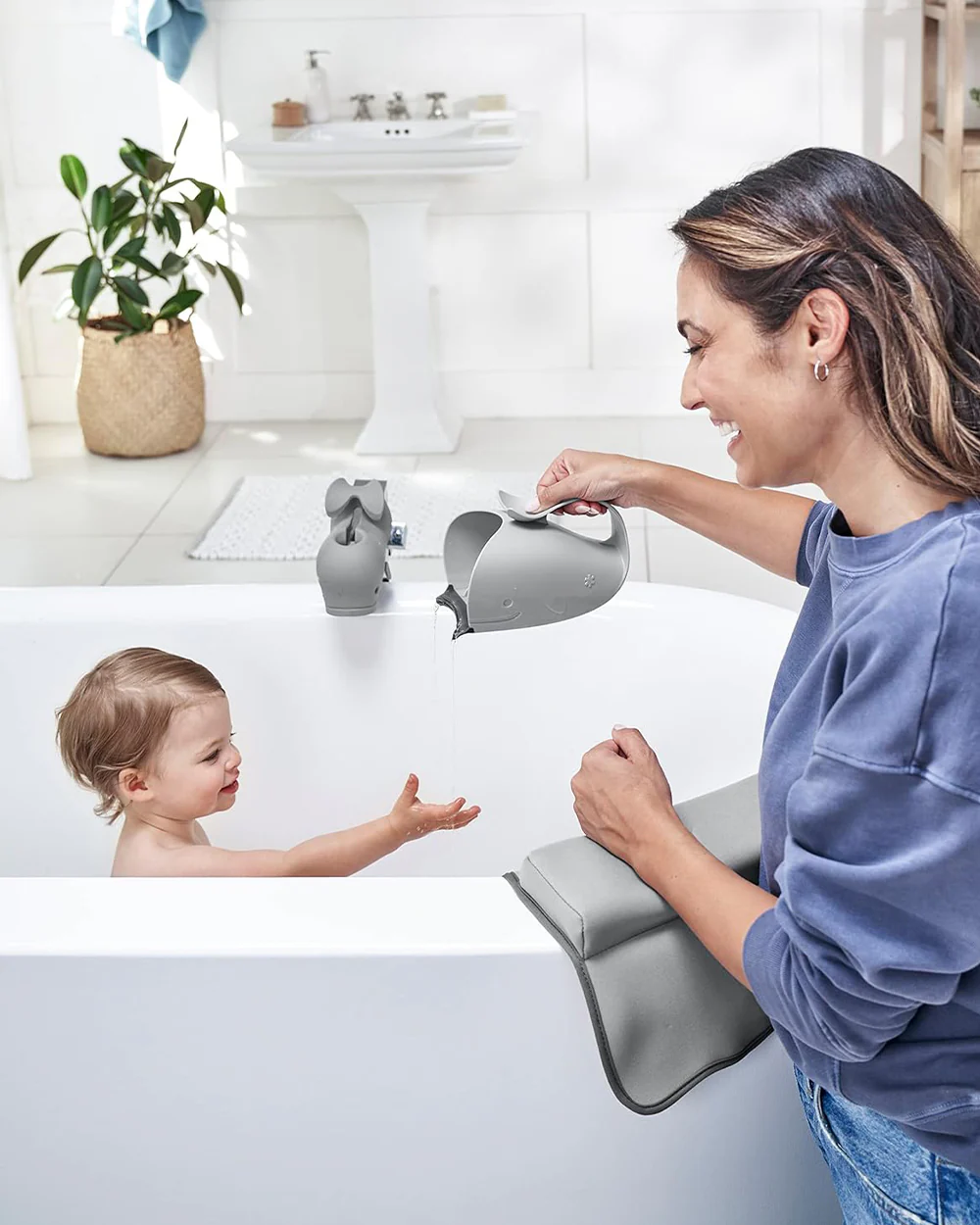 Skip Hop Moby Waterfall Baby Bath Rinser-Grey - Image 8