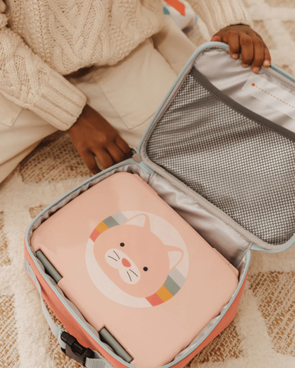 Skip Hop Zoo Lunch Bag-Cat-With Insulated Interior-Inner Mesh Pocket-Zip Closure and Clip-on Handle-3Y+ - Image 6