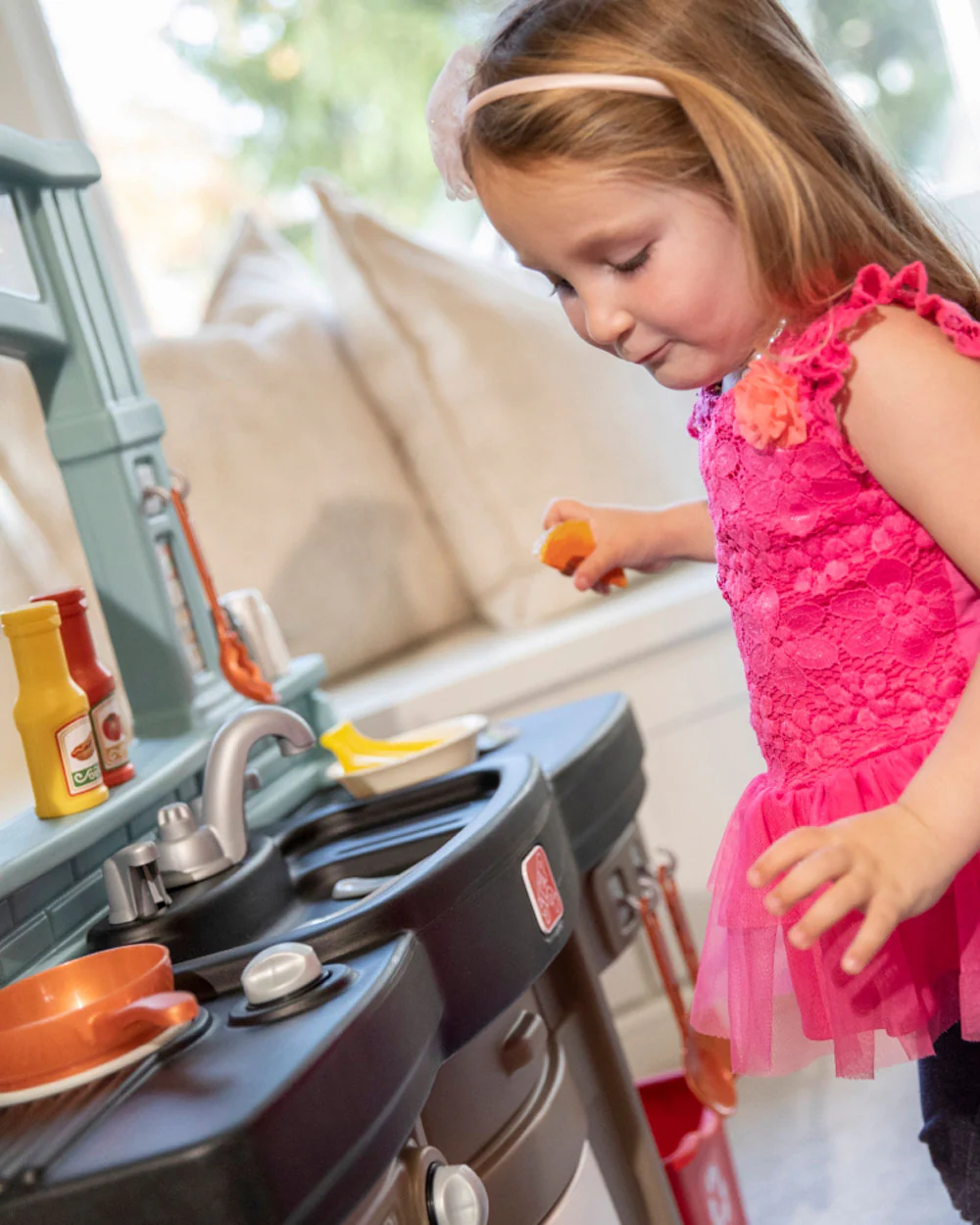 Step2 Best Chefs Kitchen-Pretend & Play Toy-Light‑Up & Sound‑Effect Stove-Includes 25‑Pieces Accessory Set-24M+ - Image 15