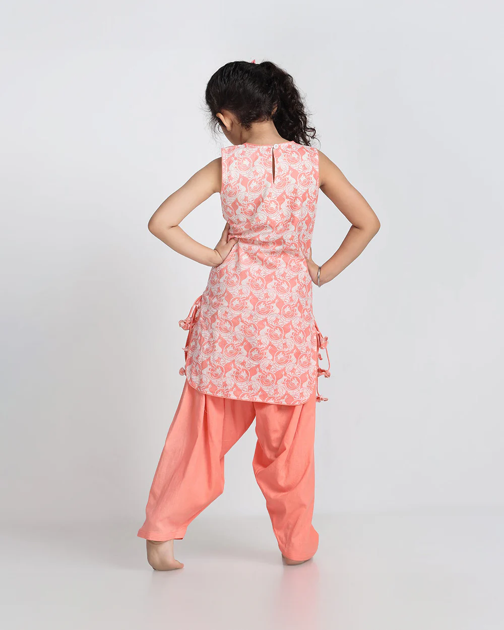 Story Tailor Peach Pink Salwar Suit Set with Patiala-Printed-Cotton-Round Neck-For Infants - Image 5