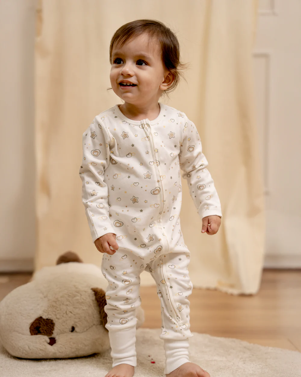 Twingle 100% Organic Cotton Sleepsuit-Zip Guard to Protect Baby's Chin & Neck-Two Way Zipper for Easy Diaper Change-Inbuilt Booties & Mittens-Hearts & Stars Print-White-For Infants